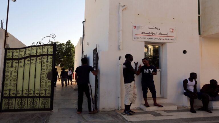 طالبو اللجوء والمهاجرين في تونس