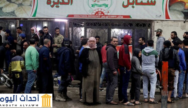 سوريا تعاني من نقص حاد في الخبز ما يجبر الأسر على شرائه من السوق السوداء