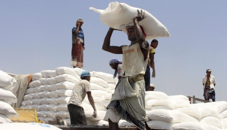 مساعدات يرفض الحوثيون ايصالها لمستحقيها