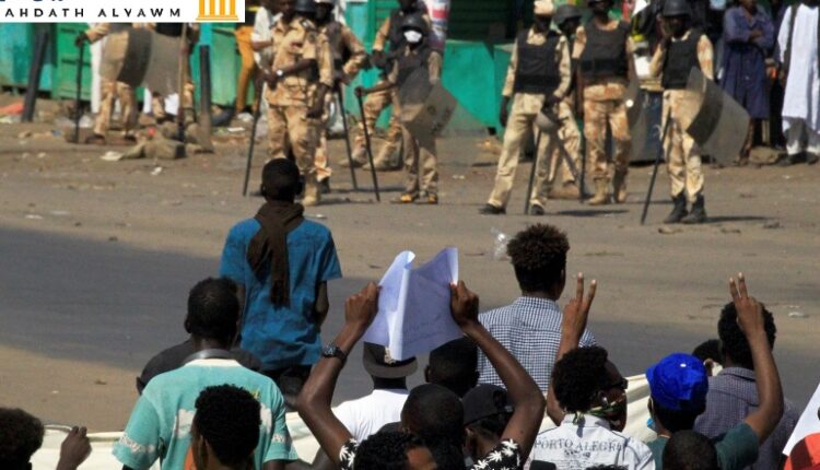 محتجون سودانيون يتجمعون قبل مسيرة في الخرطوم