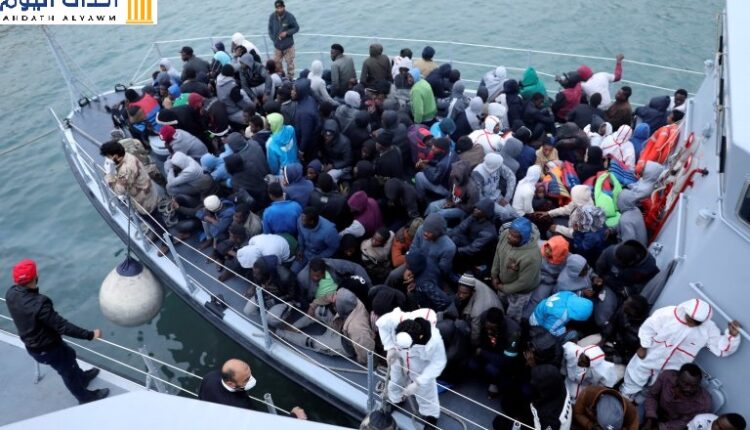 مهاجرين على الميناء الليبي