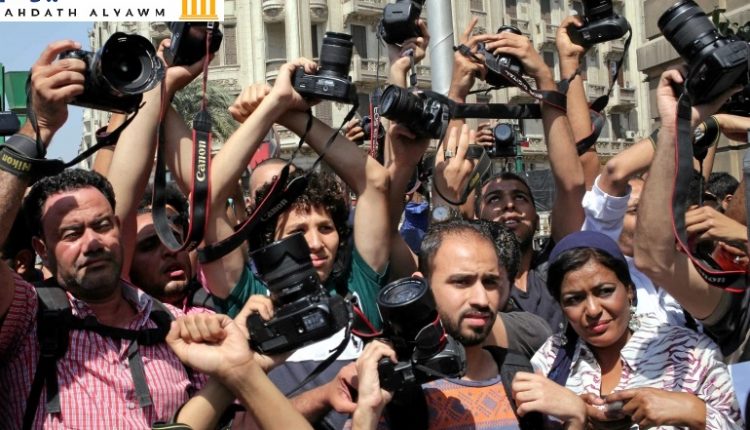 صحفيون مصريون في نشاط احتجاجي على اعتقال زملاء لهم بتهمة تغطية مظاهرات مناهضة للحكومة