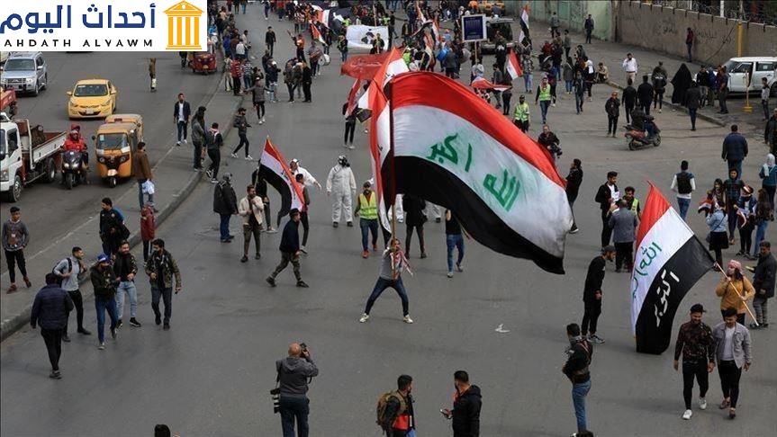 متظاهرين سلميين في إقليم كردستان العراق احتجاجاً على تأخر دفع رواتب الموظفين واقتطاعها