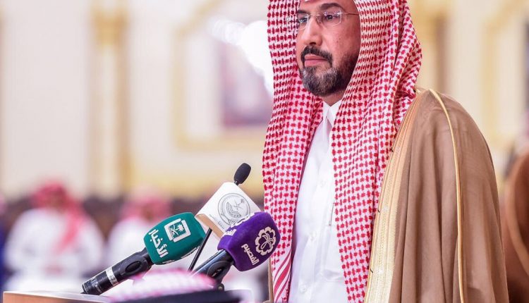 الأكاديمي وأستاذ الإعلام السياسي في جامعة "الإمام محمد بن سعود"، ورئيس مركز الفكر العالمي في السعودية "محمد سعود البشر"