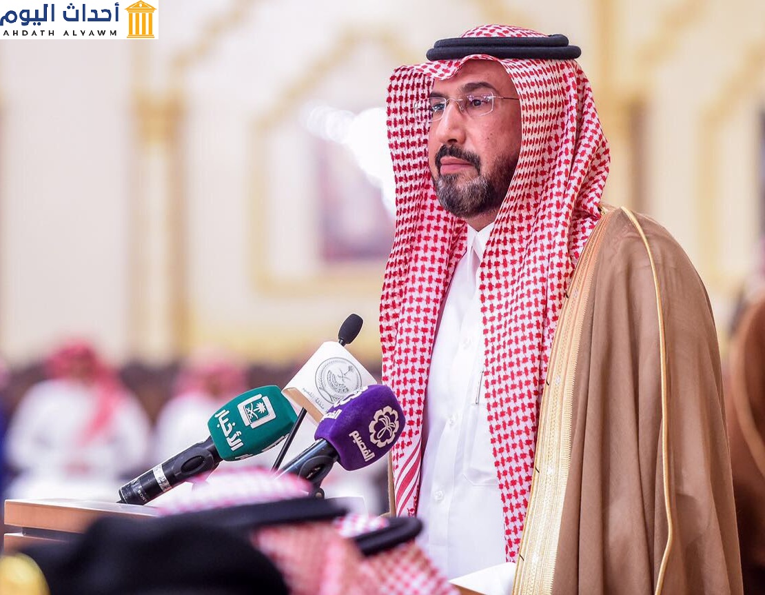 الأكاديمي وأستاذ الإعلام السياسي في جامعة "الإمام محمد بن سعود"، ورئيس مركز الفكر العالمي في السعودية "محمد سعود البشر"