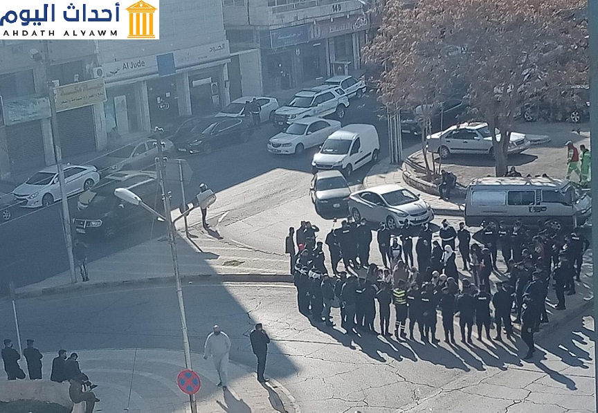 أجهزة الأمن الأردنية تقوم بفضّ اعتصام لمعلمين وسياسيين أمام مجلس النواب في العاصمة عمّان
