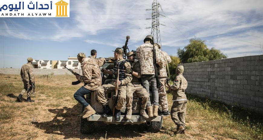 مقاتلو "حكومة الوفاق الوطني" المدعومة من الأمم المتحدة في ليبيا خلال اشتباكات مع "القوات المسلحة العربية الليبية" على جبهة عين زارة في الضاحية الجنوبية للعاصمة طرابلس
