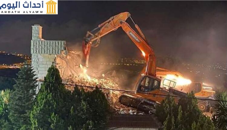 آليات الجيش الإسرائيلي أثناء تدمير منازل الفلسطينيين في الضفة الغربية