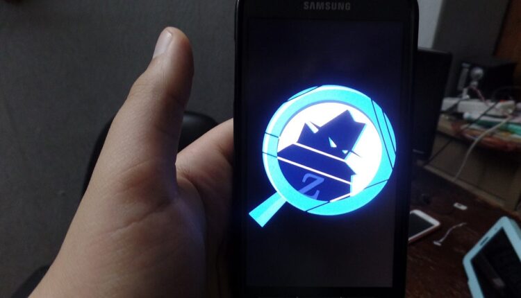 المراقبة التعسفية على الهواتف النقالة