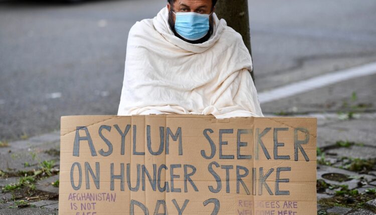 إضراب طالبي لجوء عن الطعام في بريطانيا