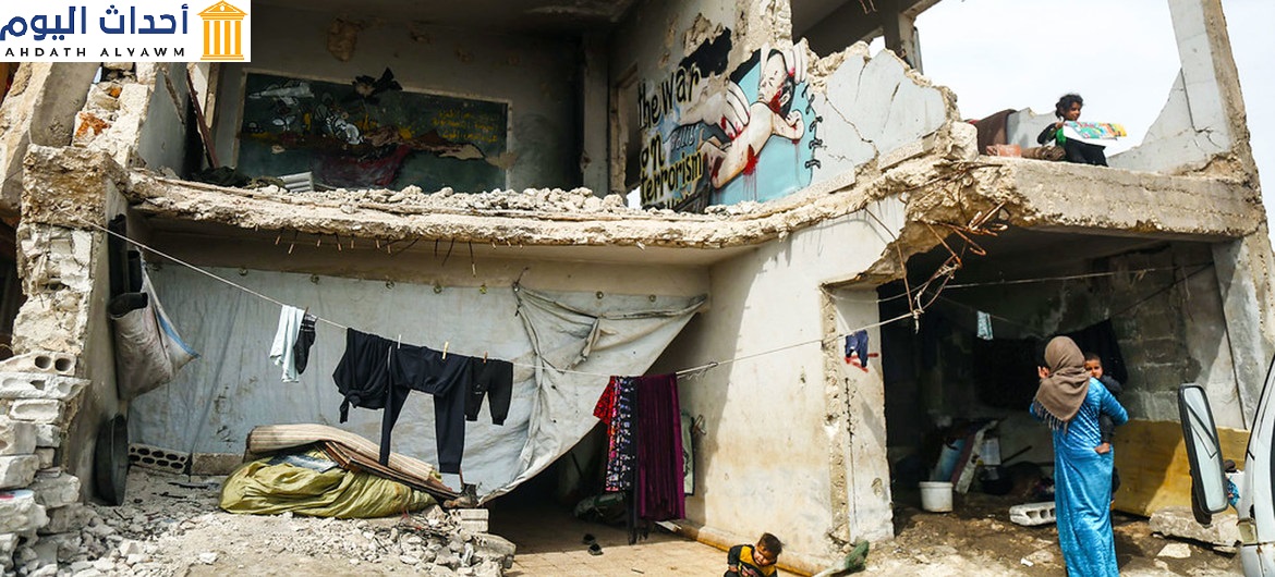 16 أسرة تعيش في مدرسة مدمرة بسوريا