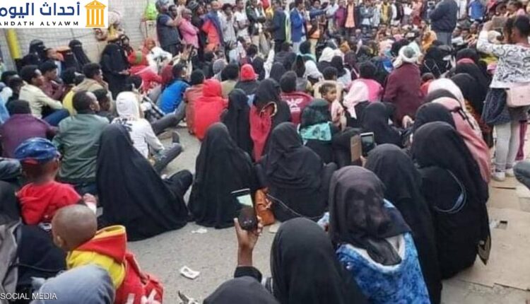 اعتصام المهاجرين المحتجين أمام مفوضية اللاجئين بصنعاء