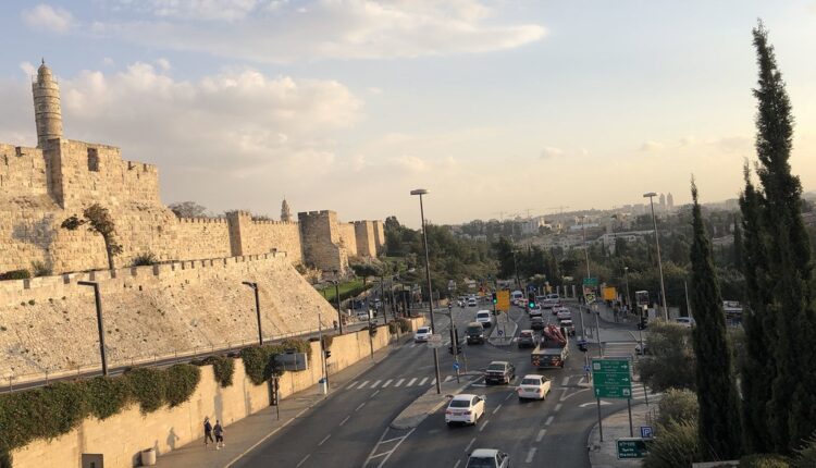 أحد شوارع مدينة القدس، بالقرب من البلدة القديمة