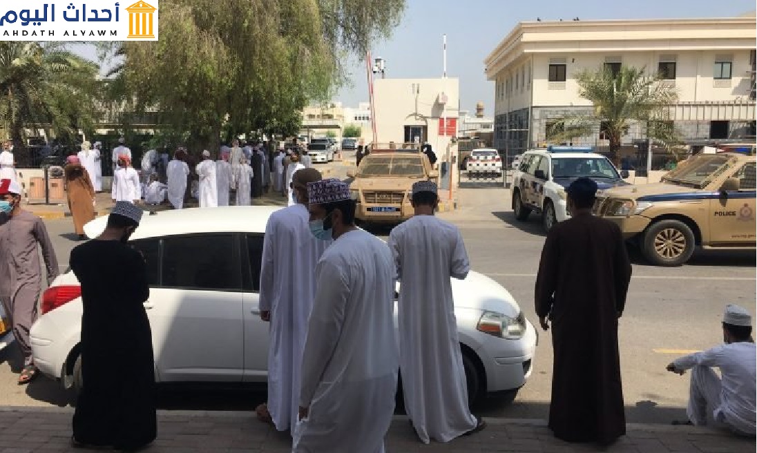 اشتباكات بين الشرطة العمانية ومتظاهرين احتجاجا على تدهور الأوضاع الاقتصادية