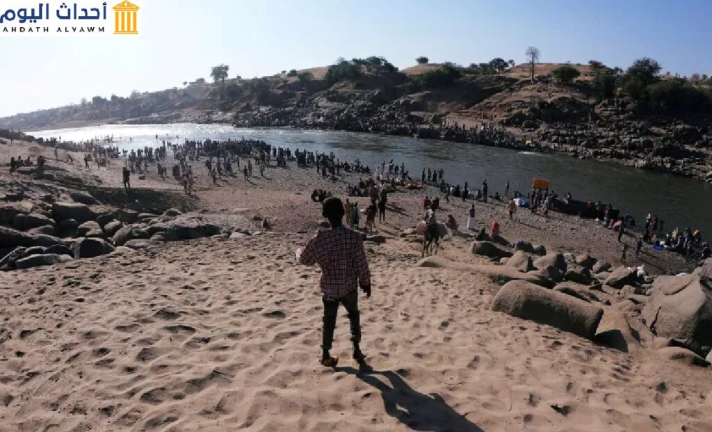 إثيوبيون فروا من القتال بمنطقة تيغراي عند نهر تيكيزي على الحدود السودانية الإثيوبية