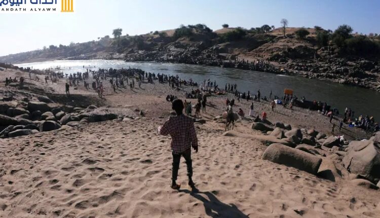 إثيوبيون فروا من القتال بمنطقة تيغراي عند نهر تيكيزي على الحدود السودانية الإثيوبية