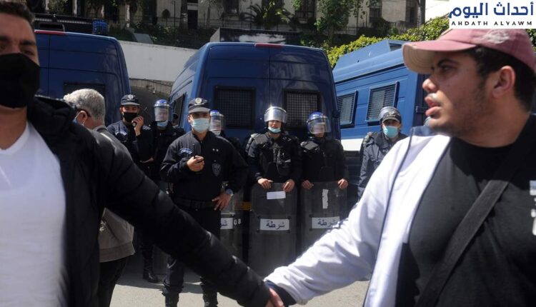 اعتقال العشرات في حملة قمع متصاعدة في الجزائر