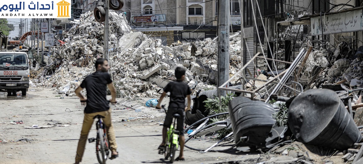 أحد الأبراج المدمرة في مدينة غزة في أعقاب غارة جوية إسرائيلية.