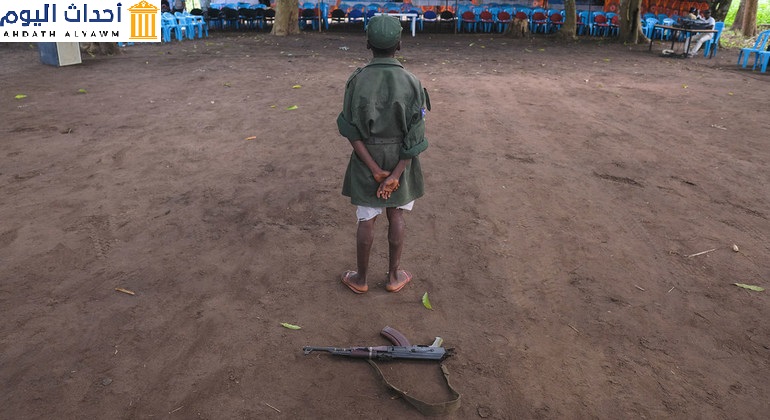 طفل ممن تم إطلاق سراحهم من صفوف الجماعات المسلحة، مع بدء عملية إعادة الإدماج في يامبيو، جنوب السودان