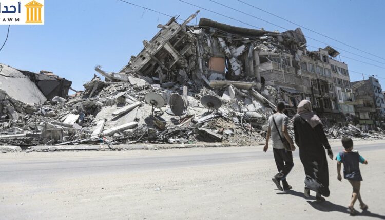 مبنى مهدّم في غزة بسبب الغارات الإسرائيلية خلال الأعمال العنيفة بين الطرفين
