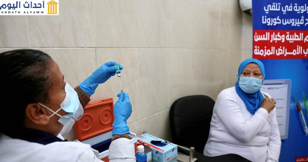 التطعيم ضد فيروس كوفيد-19 في المراكز الصحية المصرية