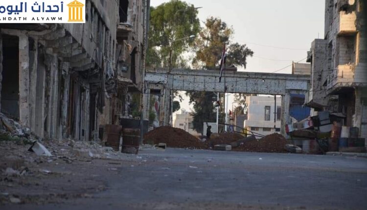 سواتر ترابية أقامتها القوات الحكومية أمام مداخل درعا البلد