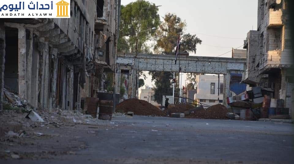 سواتر ترابية أقامتها القوات الحكومية أمام مداخل درعا البلد