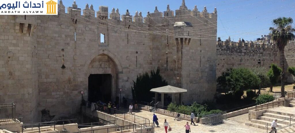 مشهد من باب العامود في مدينة القدس الشرقية، بعد أيام من التوتر في المدينة