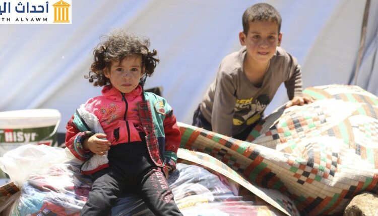 أطفال يفرون مع عائلاتهم بسبب العنف في درعا