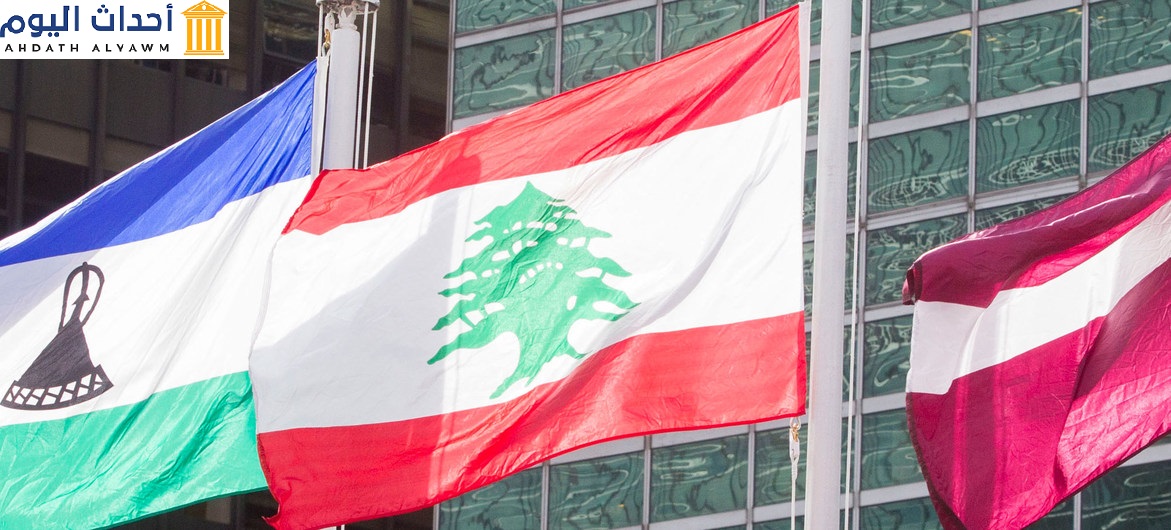 علم لبنان أمام مقر الأمم المتحدة الدائم في نيويورك
