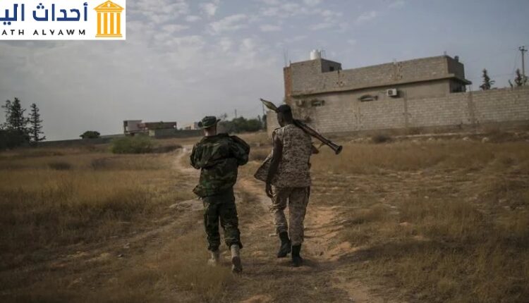 مقاتلو حكومة الوفاق الوطني يتخذون مواقع خلال اشتباكات مع مقاتلين من الجيش الوطني الليبي متمركزين في الشرق عند جبهة اليرموك في طرابلس، ليبيا