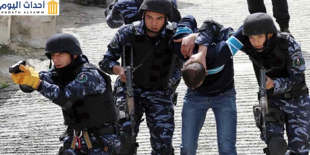 تواصل الأجهزة الأمنية الفلسطينية في الضفة الغربية المحتلّة، اعتقال طلبة ونشطاء