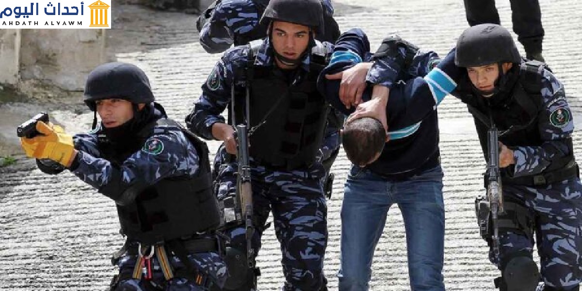 تواصل الأجهزة الأمنية الفلسطينية في الضفة الغربية المحتلّة، اعتقال طلبة ونشطاء