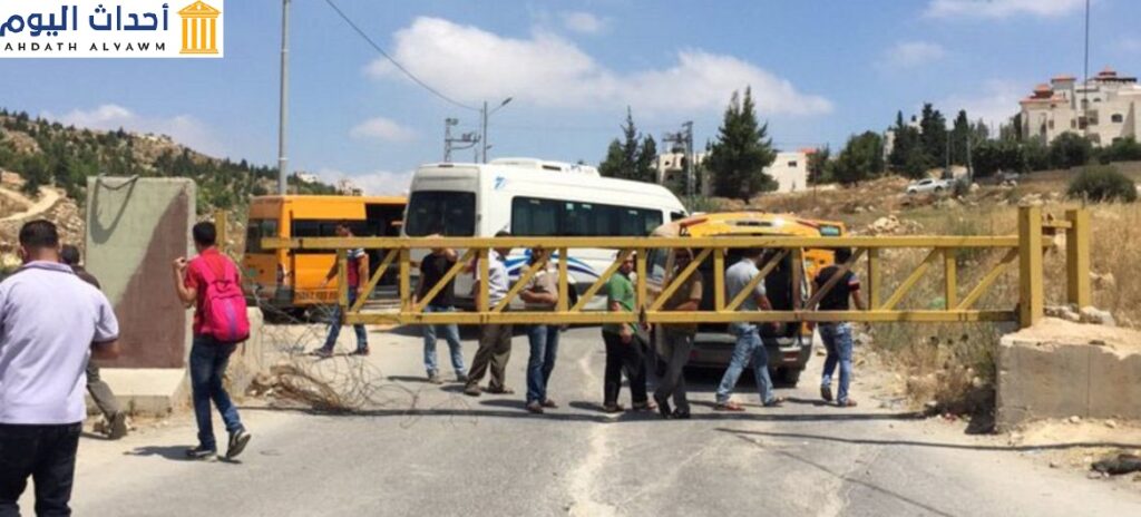إغلاق طرق تؤدي من وإلى القرى والبلدات الفلسطينية في محافظة الخليل من قبل القوات الإسرائيلية