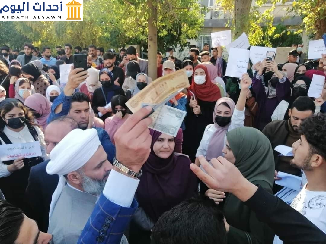 تظاهرة طلابية لليوم الثالث أكبرها في مدينة السليمانية احتجاجا على “تجاهل” الحكومة لمطالبهم