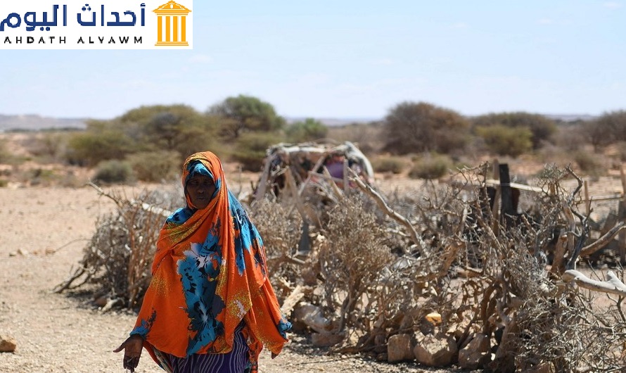 امرأة من قرية سالاكسلي في الصومال وهي إحدى المناطق التي ضربها الجفاف بشدة