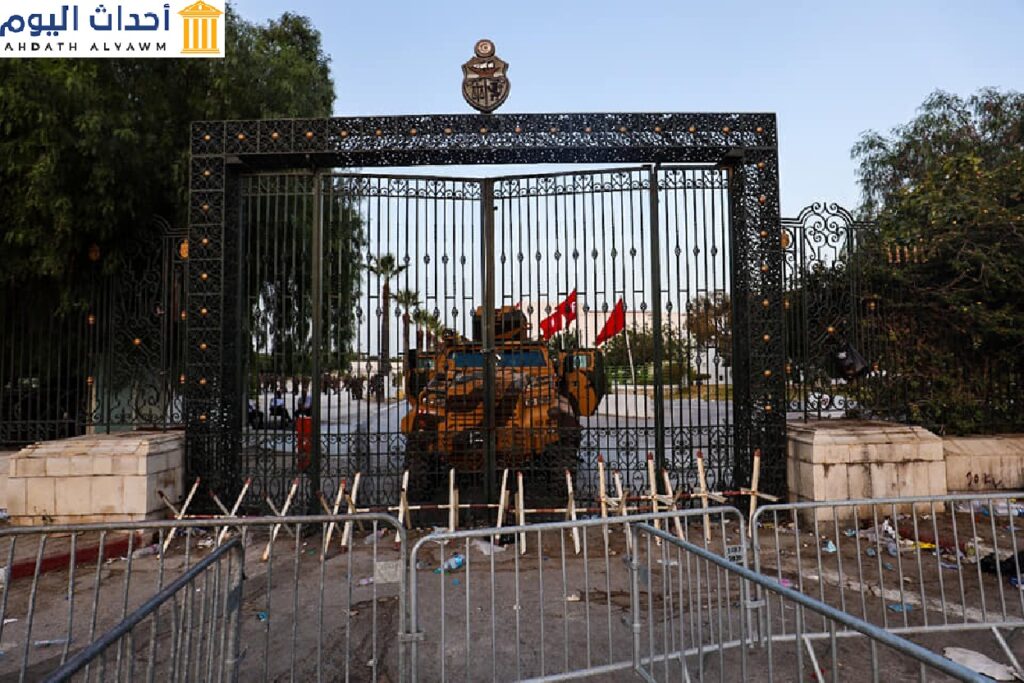 البرلمان التونسي وهو مغلق. علّق الرئيس سعيّد البرلمان في 25 يوليو/تموز كجزء من تركيز صلاحيات استثنائية بيده