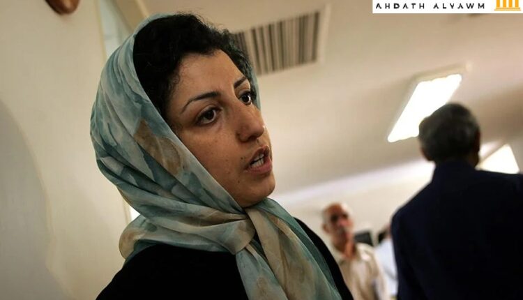 ناشطة حقوق الإنسان الإيرانية، نرجس محمدي، في مركز المدافعين عن حقوق الإنسان في طهران