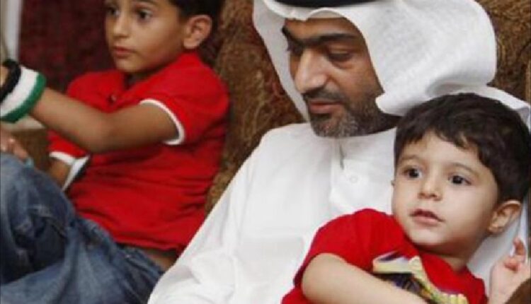 الناشط الحقوقي المحتجز لدى السلطات الإماراتية "أحمد منصور"