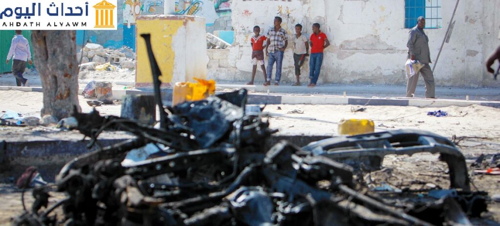 بقايا سيارة منفجرة في العاصمة الصومالية مقديشو