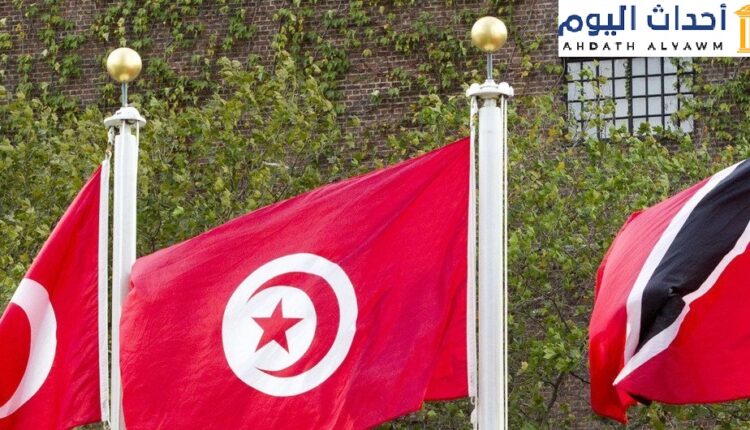 علم تونس (وسط) أمام مقر الأمم المتحدة في نيويورك.