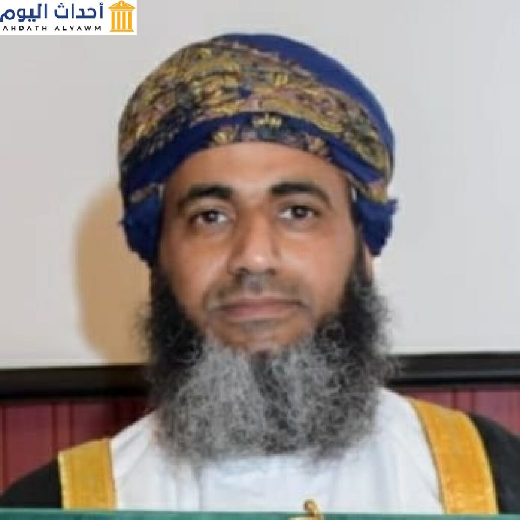 الناشط على الإنترنت الدكتورعبدالمجيد بن حمود الرواحي (أبو اليسع الرواحي)