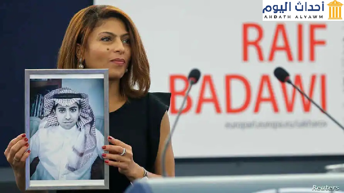 "إنصاف حيدر" زوجة المدون السعودي المفرج عنه مؤخرًا “رائف بدوي”