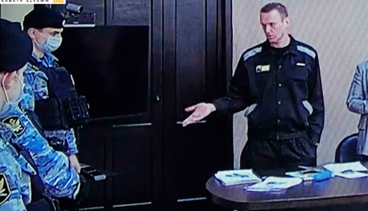 المعارض القيادي المسجون أليكسي نافالني خلال جلسة محاكمة في فوكروف، منطقة فلاديمير، روسيا