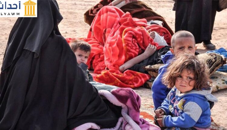 عائلة نازحة في مخيم الهول بسوريا.