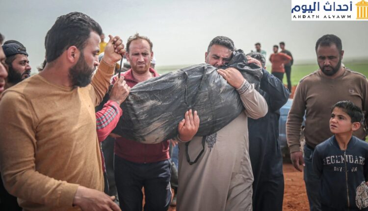صورة لتشييع جثامين الأطفال الأربعة الذين قضوا بقصف للنظام السوري على قرية معارة النعسان شمال غرب إدلب