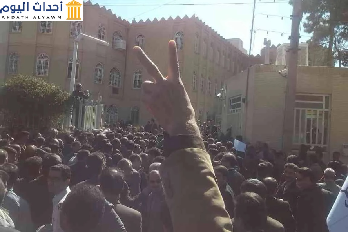 آلاف المعلمين الإيرانيين نزلوا إلى الشوارع في 28 مدينة في أنحاء البلاد للمطالبة بتحسين ضمانات حماية العمل