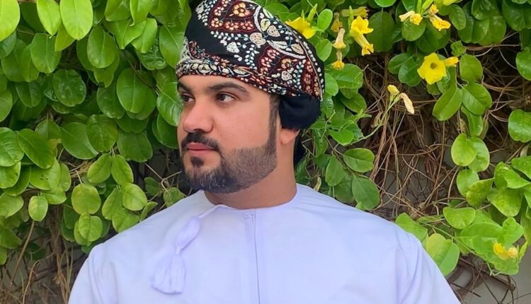 الصحفي والمدافع عن حقوق الإنسان العُماني "مختار الهنائي"