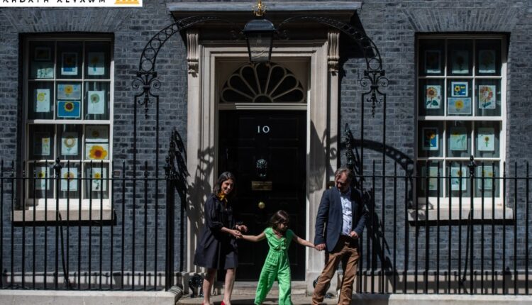 Nazanin Zaghari-Ratcliffe (L), her daughter Gabriella (C) and her husband Richard Ratcliffe (R) depart after a meeting at 10 Downing Street on May 13, 2022 in London, England