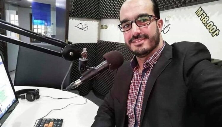 الصحفي الفلسطيني "سامر خويرة" المذيع في إذاعة حياة